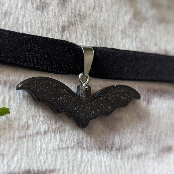 2/15$🖤 Bat choker - Picture 2 of 3